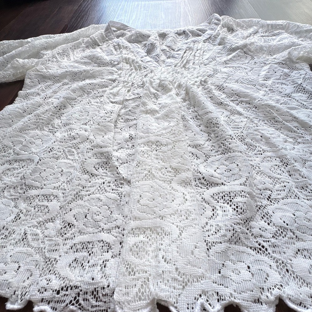 White Floral Lace Blouse Short Sleeve V-Neck Scallop Hem Sheer Top - Picture 5 of 7